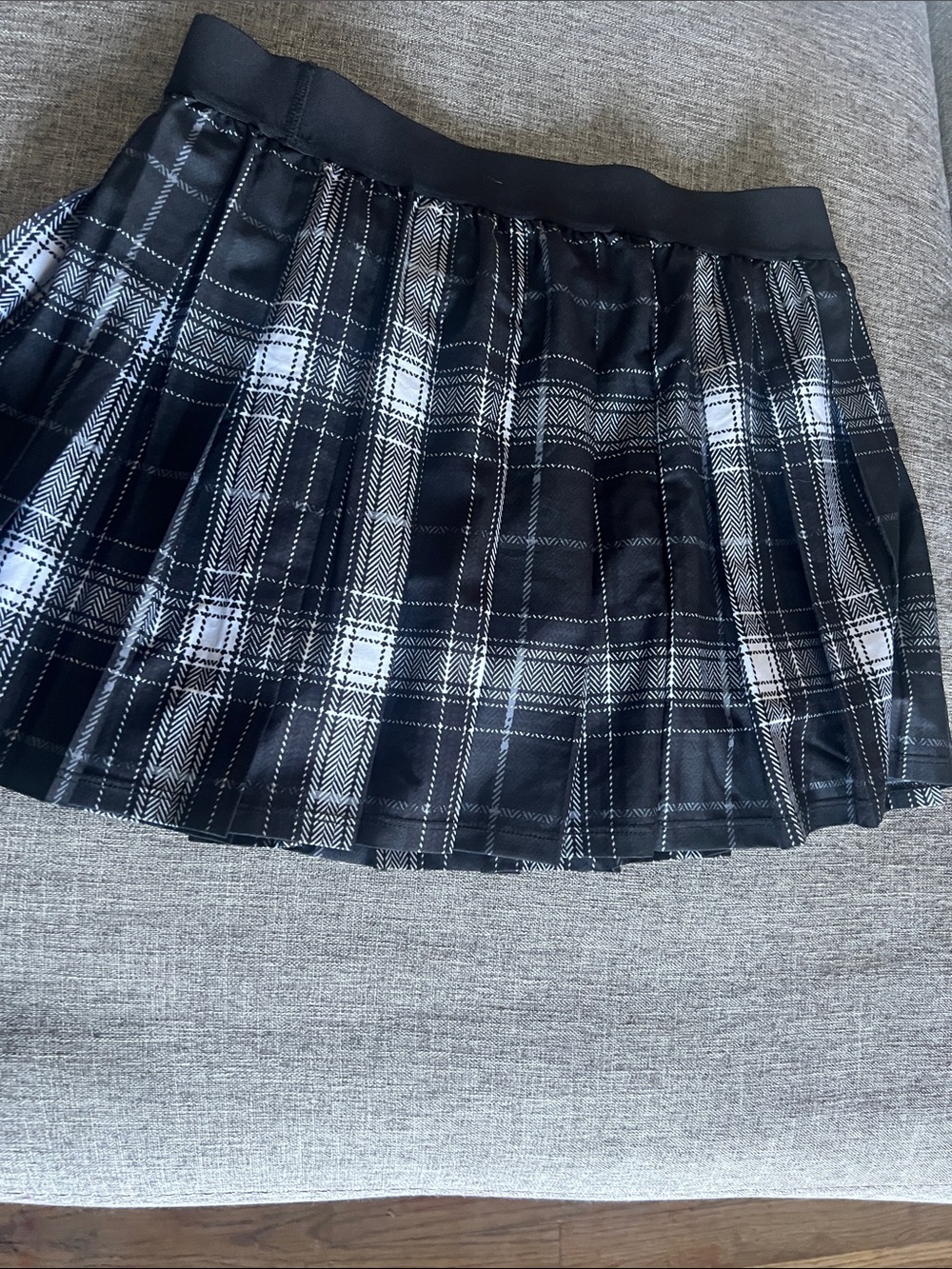 ALO Yoga Black & White Plaid Pleated Skirt